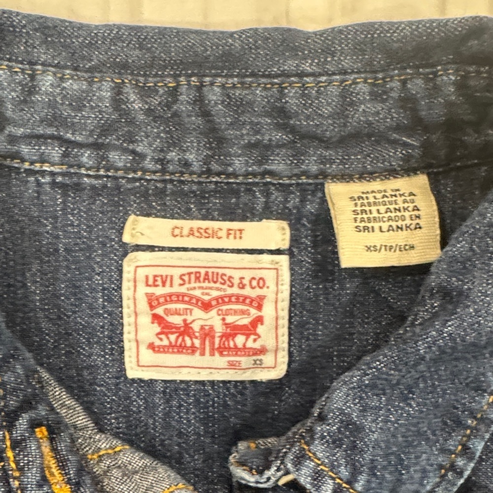 Levi's Strauss Classic Fit Short Sleeve Dark Blue Denim Shirt Size XS - Picture 5 of 8